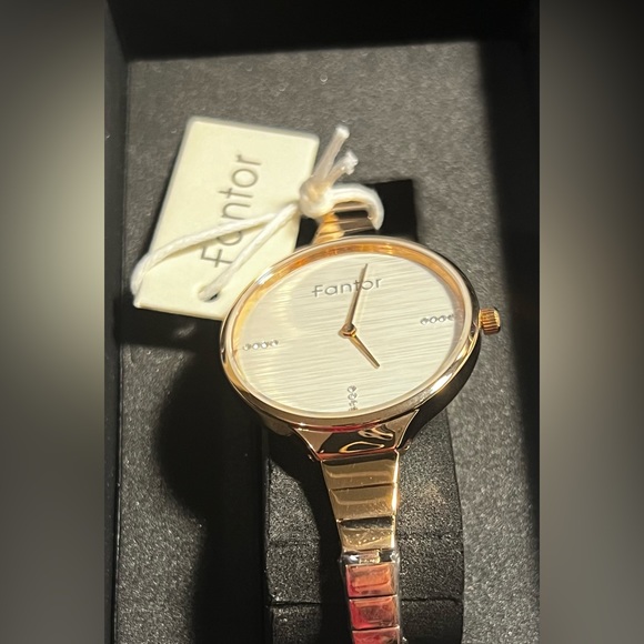 Designer - 👩🎨 Fantor Women’s Luxury Waterproof Bracelet Watch - Rose Gold - Picture 10 of 13